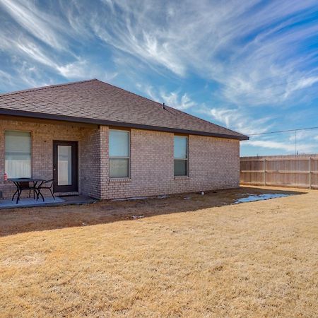 Entire House~ Spacious~ Prime Location~ Backyard 러벅 외부 사진