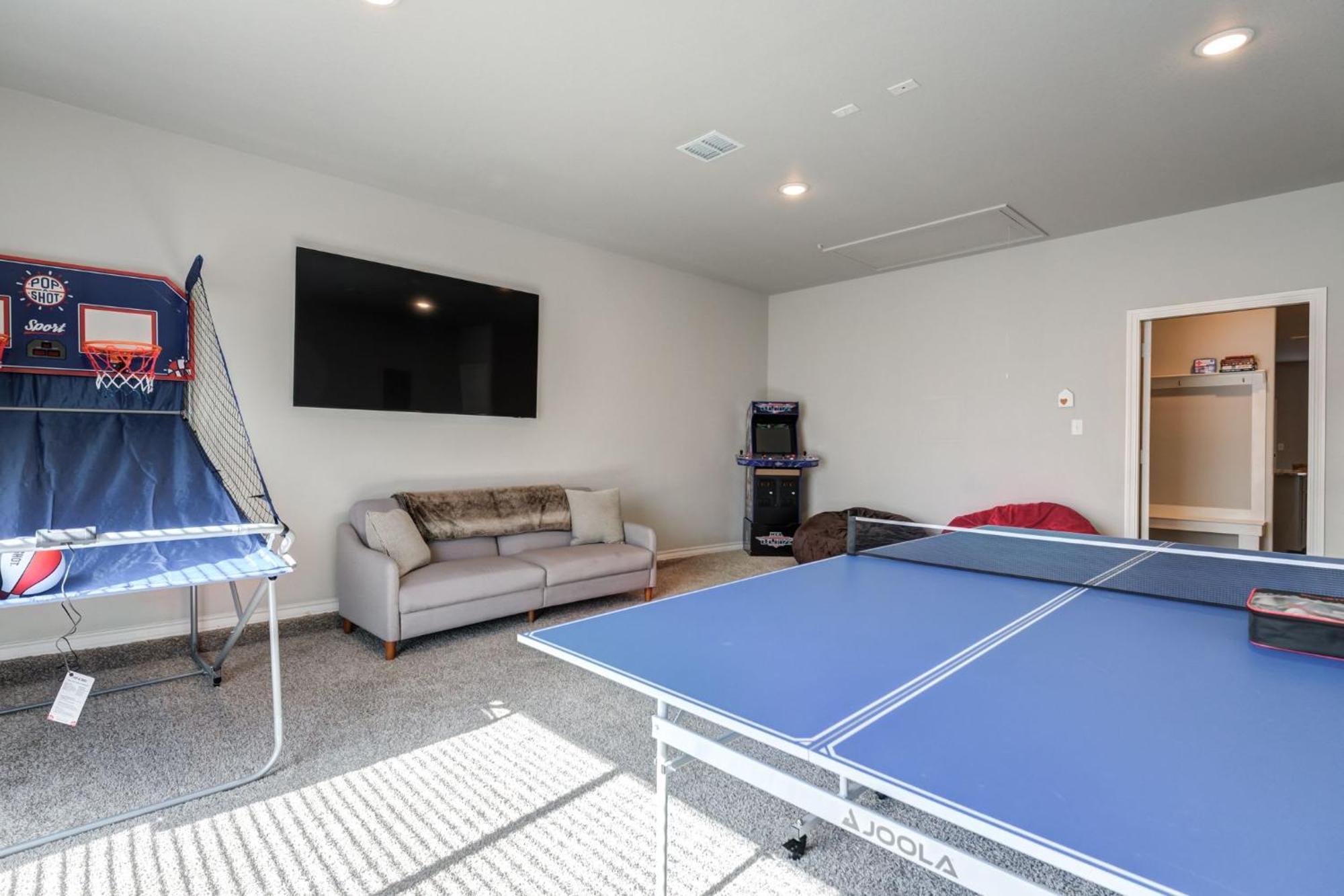 Entire House~ Spacious~ Prime Location~ Backyard 러벅 외부 사진
